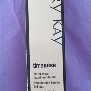 Mary Kay matte foundation Ivory 3